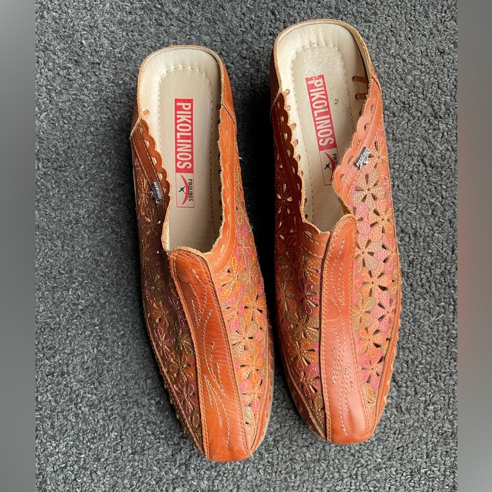 Pikolinos leather mules slides leather embossed flower size 8 - 8.5 / EU 39